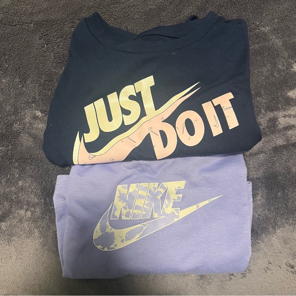 Set of 2 Cropped Nike Kids Graphic T-Shirts - Size 3T